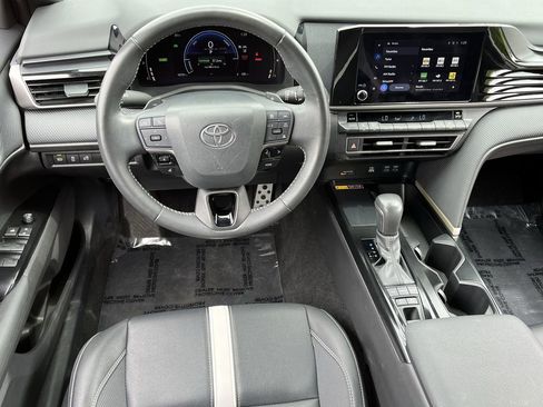 Used 2025 Toyota Camry SE w/ Convenience Package FWD image 10