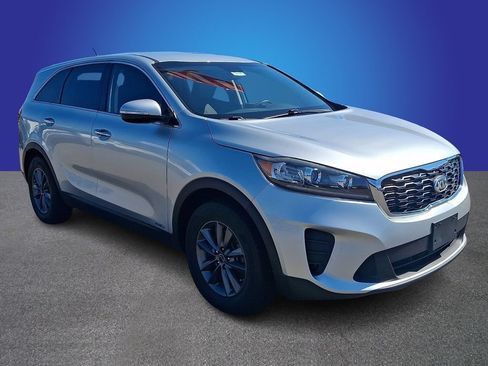 Used 2019 Kia Sorento AWD V6 image 3