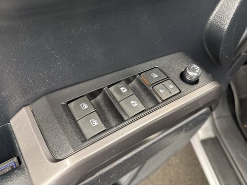 Used 2018 Toyota Tacoma TRD Off-Road image 38