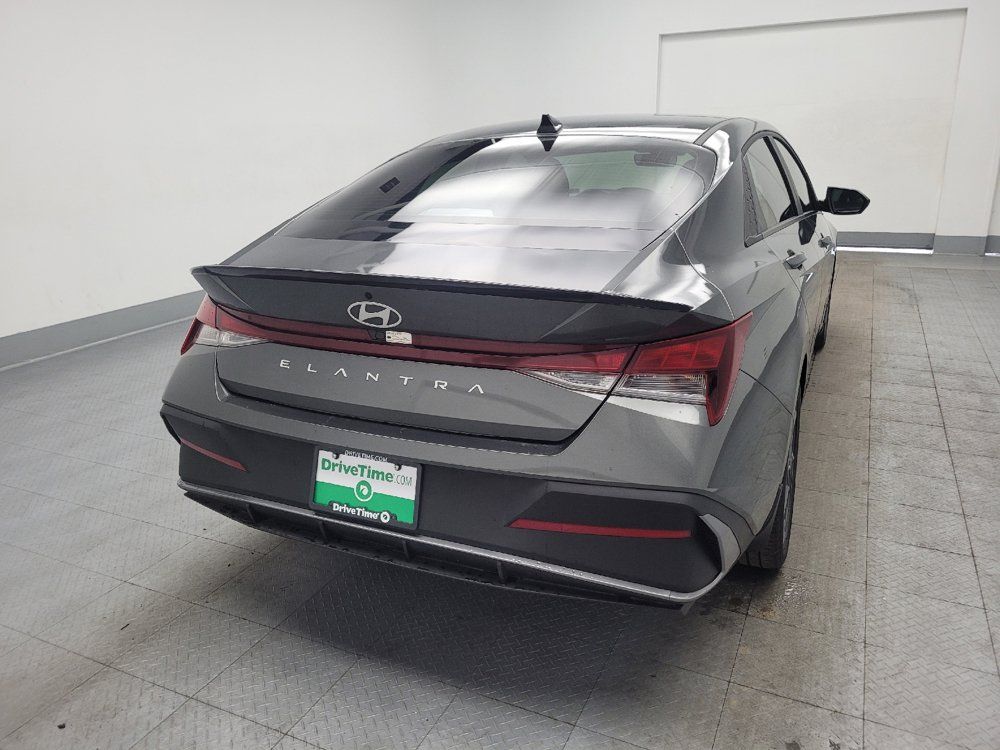 Used 2025 Hyundai Elantra Sport FWD image 7