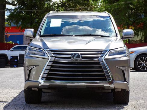 Used 2016 Lexus LX 570 4WD w/ Luxury Package image 10