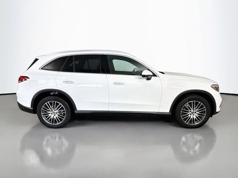 Used 2025 Mercedes-Benz GLC 300 4MATIC image 8