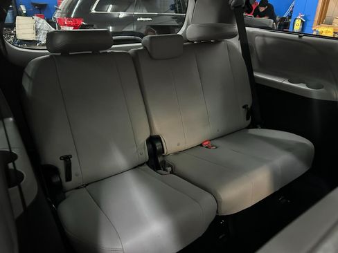 Used 2017 Toyota Sienna Limited Premium AWD/4WD image 23