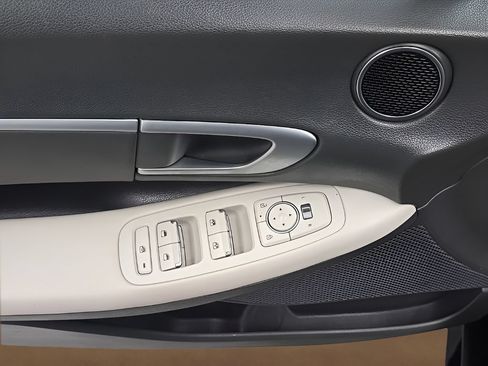 Used 2025 Hyundai Sonata SEL FWD image 12
