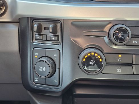 New 2026 Ford F250 XLT w/ FX4 Off-Road Package AWD/4WD image 19
