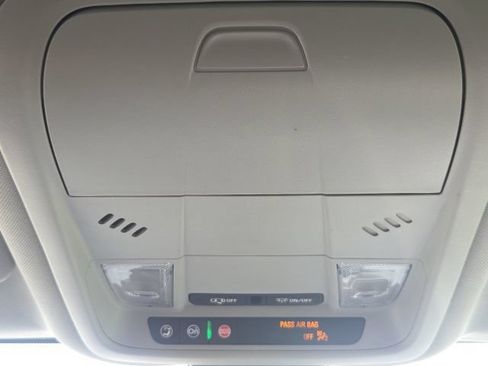 Used 2024 Chevrolet Equinox LT w/ Driver Convenience Package FWD image 30