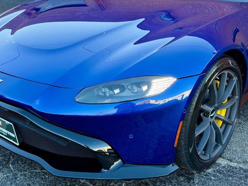 Used 2019 Aston Martin V8 Vantage Coupe image 4