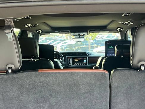 Used 2023 GMC Yukon Denali Ultimate AWD/4WD image 15