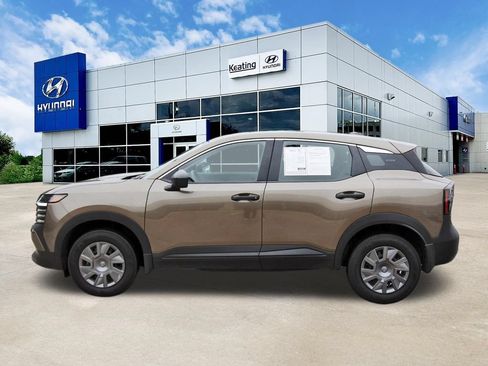 Used 2025 Nissan Kicks S FWD image 8