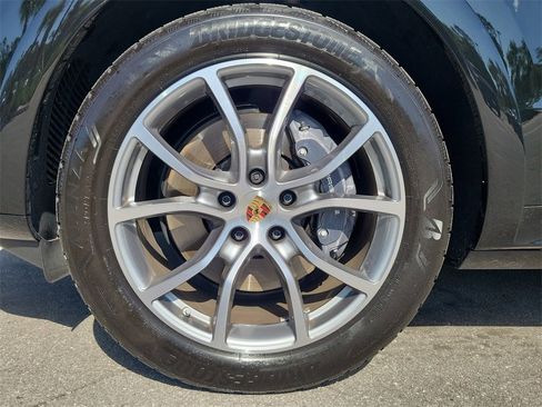 Used 2025 Porsche Cayenne image 11