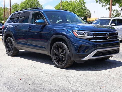 Used 2022 Volkswagen Atlas SE w/ Panoramic Sunroof Package FWD image 2