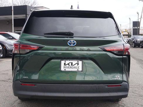 Used 2021 Toyota Sienna LE image 11