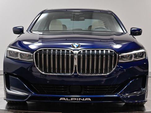 Used 2022 BMW ALPINA B7 xDrive AWD/4WD image 13