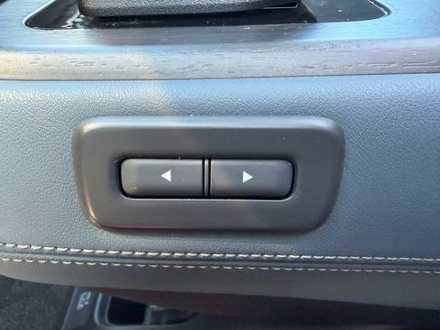 Used 2024 Nissan Ariya AWD image 32