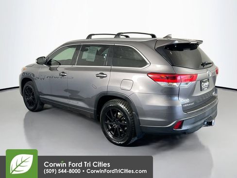 Used 2018 Toyota Highlander XLE AWD/4WD image 4