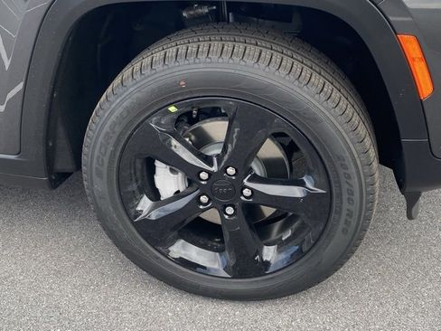 New 2025 Jeep Grand Cherokee Limited image 11