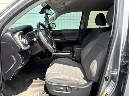 Used 2021 Toyota Tacoma SR5 w/ Technology Package AWD/4WD image 4