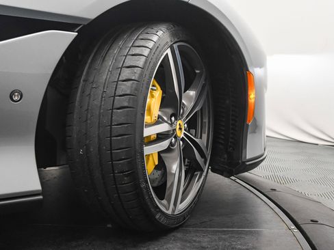 Used 2019 Ferrari Portofino image 38