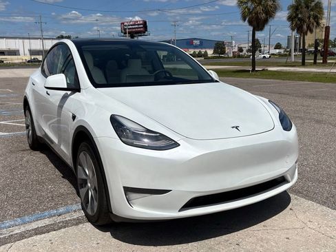 Used 2023 Tesla Model Y Long Range image 1