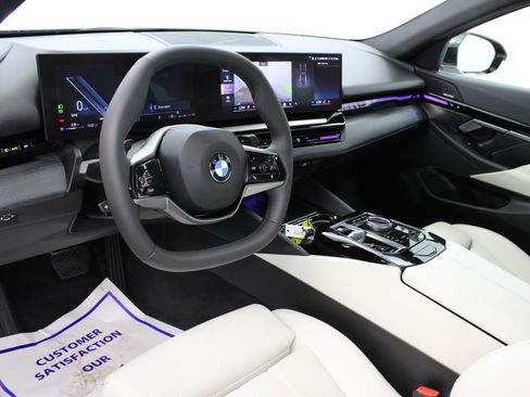 Used 2024 BMW 530i w/ Convenience Package image 15