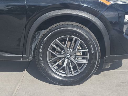 Used 2024 Nissan Rogue S FWD image 2