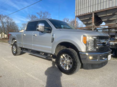Used 2017 Ford F250 XLT w/ XLT Premium Package image 7