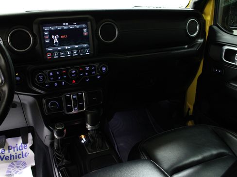 Used 2018 Jeep Wrangler Unlimited Sahara image 19