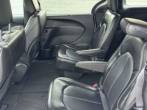 Used 2025 Chrysler Pacifica Select FWD image 14