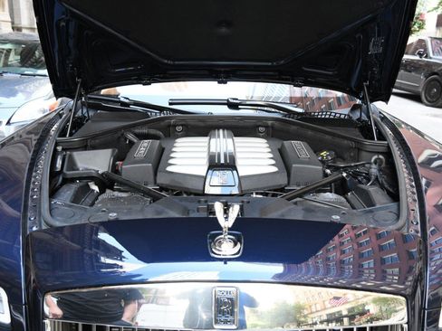 Used 2021 Rolls-Royce Dawn image 18