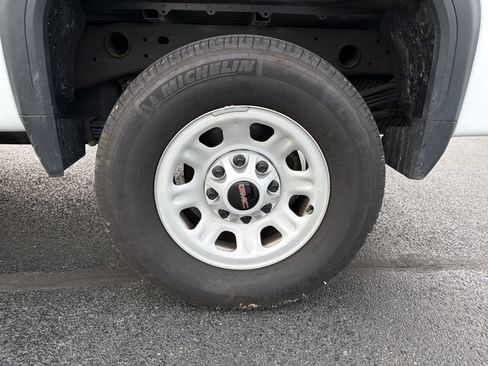 Used 2024 GMC Sierra 2500 Pro w/ Convenience Package image 32