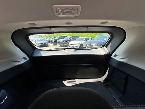 Used 2022 Nissan Rogue S image 37