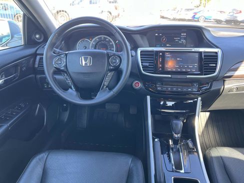 Certified 2017 Honda Accord Touring image 7
