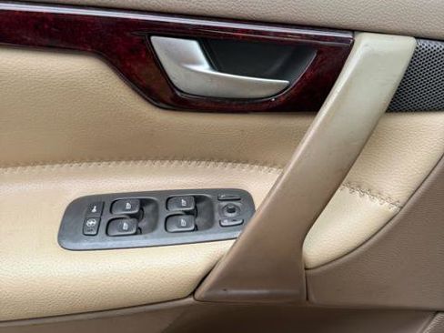 Used 2002 Volvo V70 AWD image 17