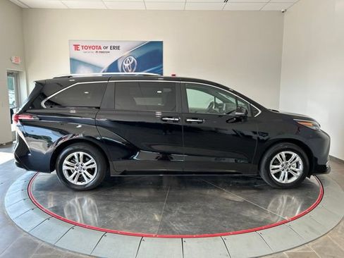 Used 2024 Toyota Sienna Platinum AWD/4WD image 7