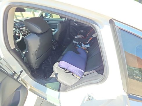 Used 2021 Honda Accord Touring image 7