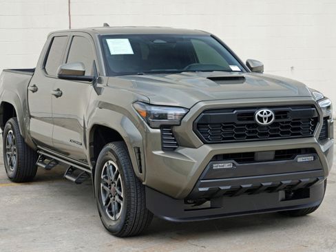 Used 2024 Toyota Tacoma TRD Sport RWD image 50