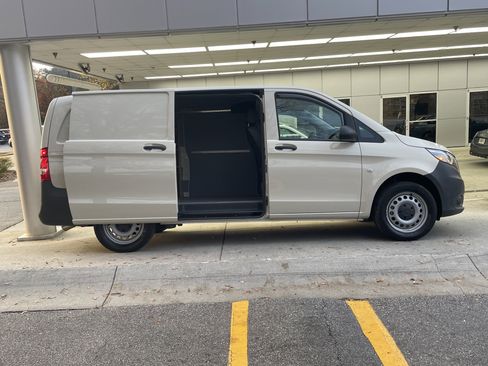 Used 2023 Mercedes-Benz Metris image 37