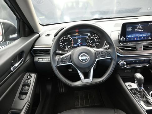 Used 2024 Nissan Altima 2.5 SV FWD image 29