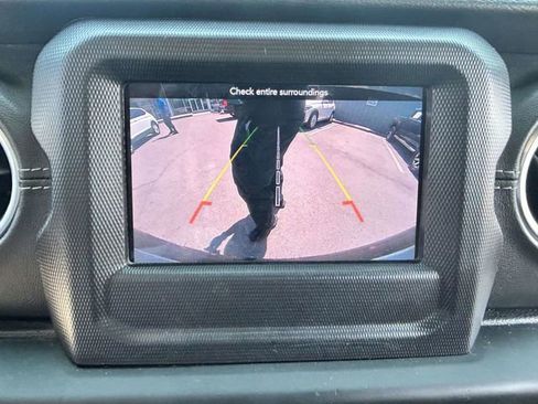 Used 2018 Jeep Wrangler Unlimited Sahara w/ Dual Top Group AWD/4WD image 17