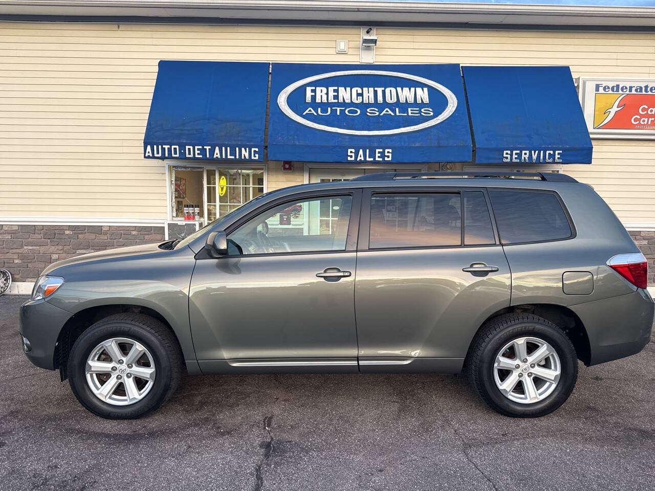 Used 2010 Toyota Highlander SE AWD/4WD image 2