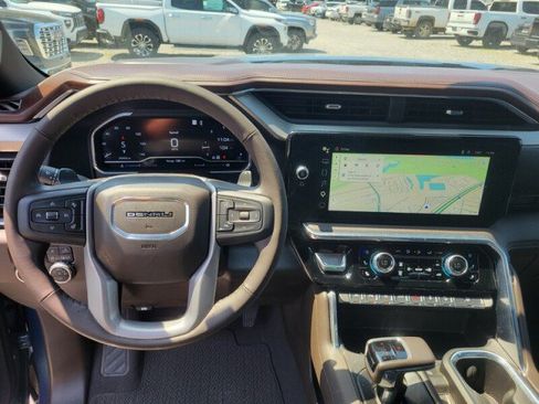 Used 2024 GMC Sierra 1500 Denali w/ Technology Package AWD/4WD image 18