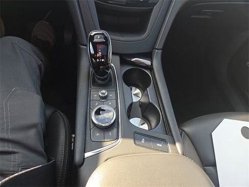 Used 2025 Cadillac XT6 Premium Luxury image 28