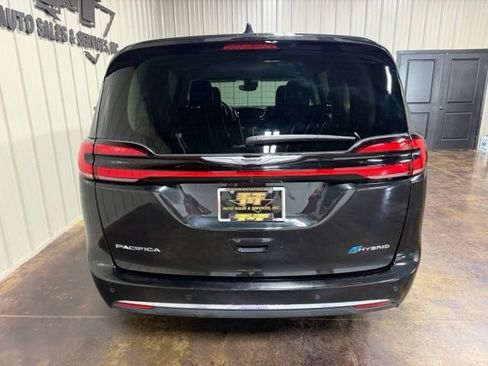 Used 2023 Chrysler Pacifica Touring-L FWD image 9