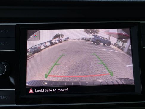 Used 2023 Volkswagen Jetta SE w/ Panoramic Sunroof Package FWD image 33