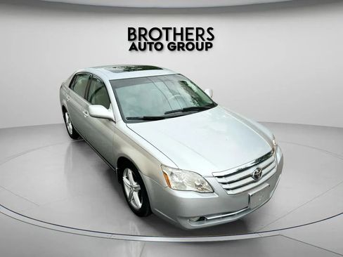 Used 2007 Toyota Avalon XLS image 2