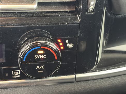 Used 2023 Nissan Rogue SL w/ SL Premium Package image 26