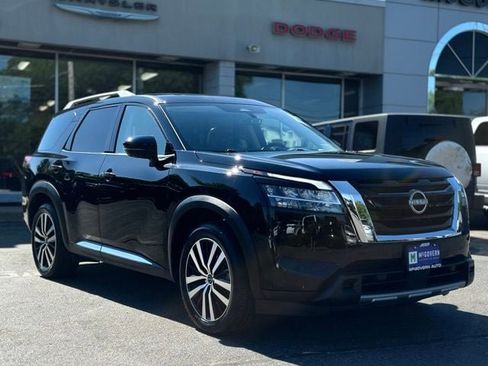 Used 2024 Nissan Pathfinder Platinum AWD/4WD image 9