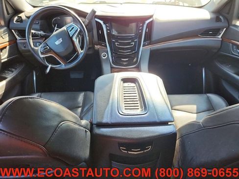 Used 2020 Cadillac Escalade ESV Luxury AWD/4WD image 9