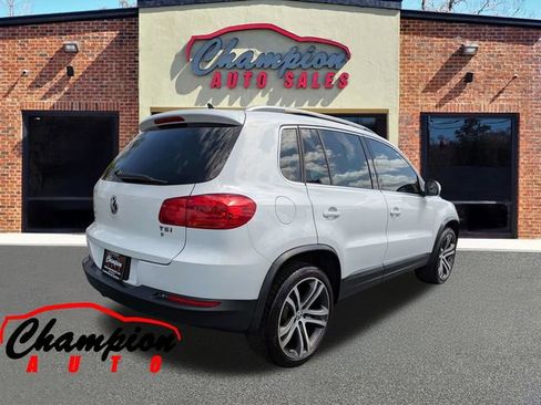 Used 2017 Volkswagen Tiguan SEL image 4