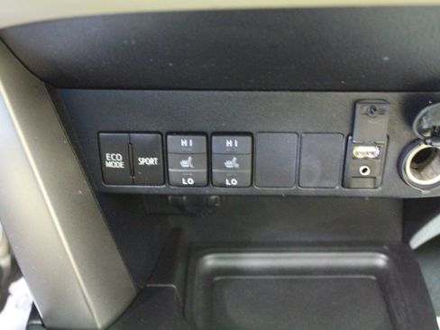 Used 2013 Toyota RAV4 Limited image 18